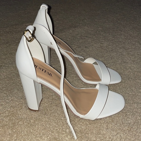 Women’s Block high heeled shoe - Picture 2 of 2